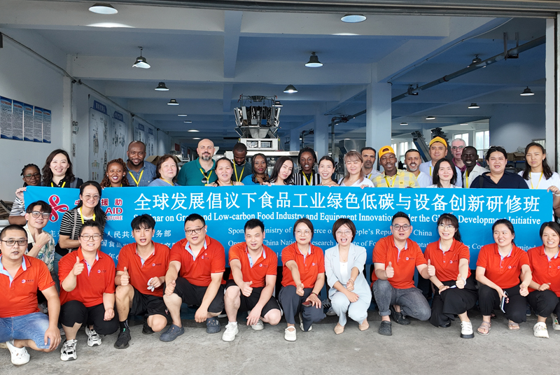 安陽客戶餃子給袋機(jī)包裝現(xiàn)場(chǎng)